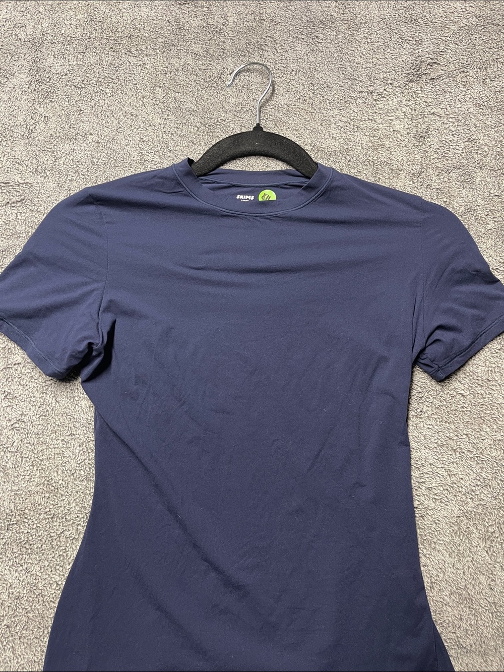 SKIMS Navy Short Sleeve Seamless Tee - Deep Navy - Picture 4 of 7